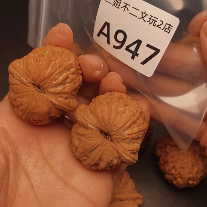 文玩核桃吊坠947元宝