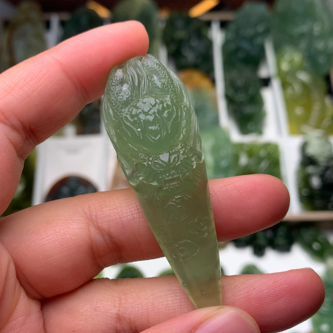 蛇纹石玉未镶嵌挂件龙牙