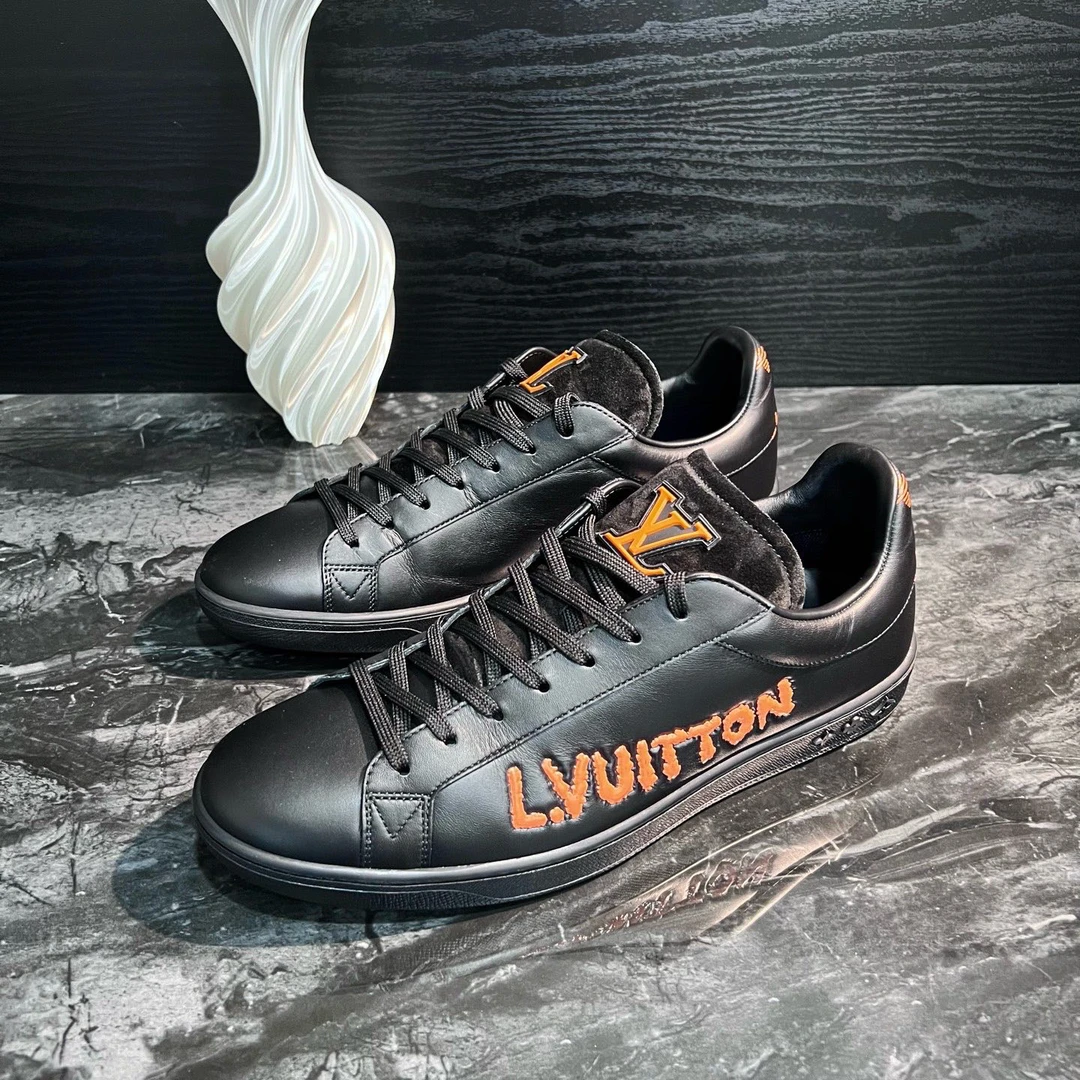 99新 LouisVuitton/路易威登 0994/42码/黑橙涂鸦Logo低帮板鞋