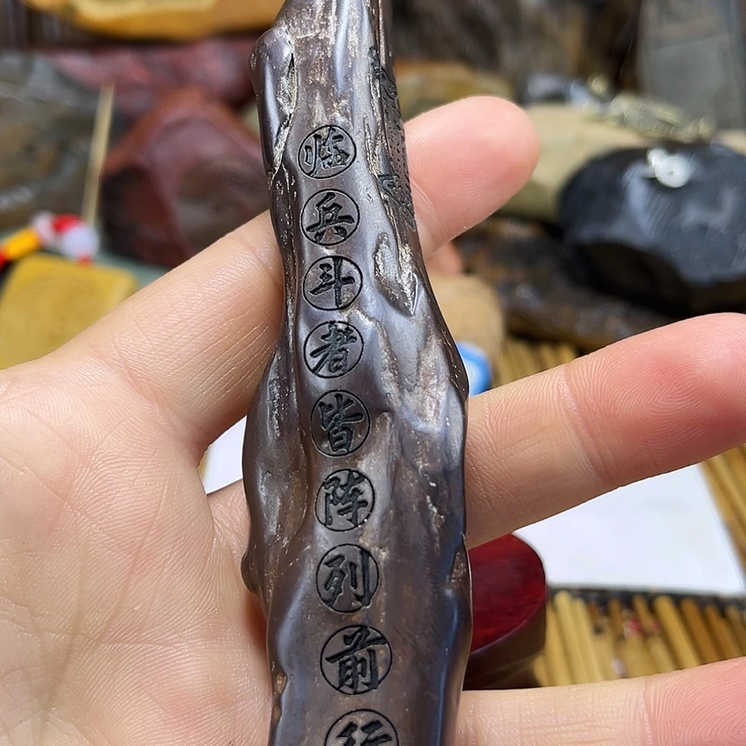 新疆原石雕刻手把件
