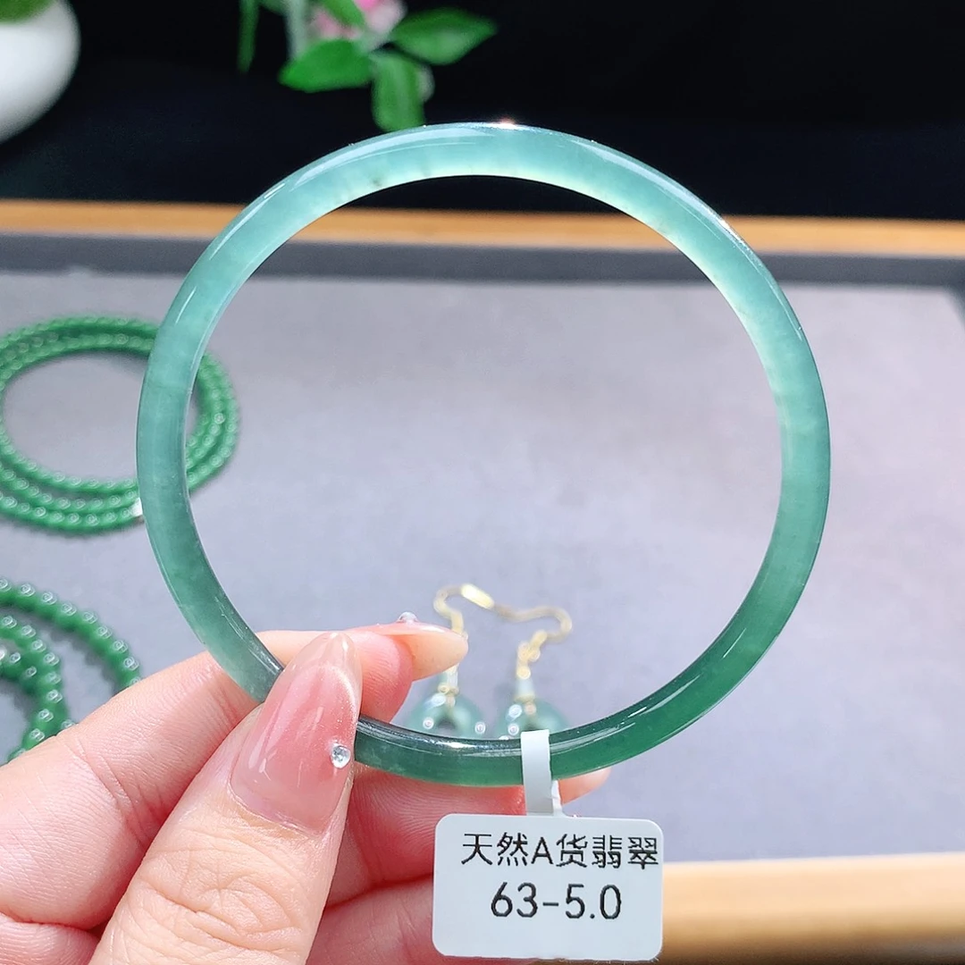 未镶嵌手镯（圆镯）翡翠