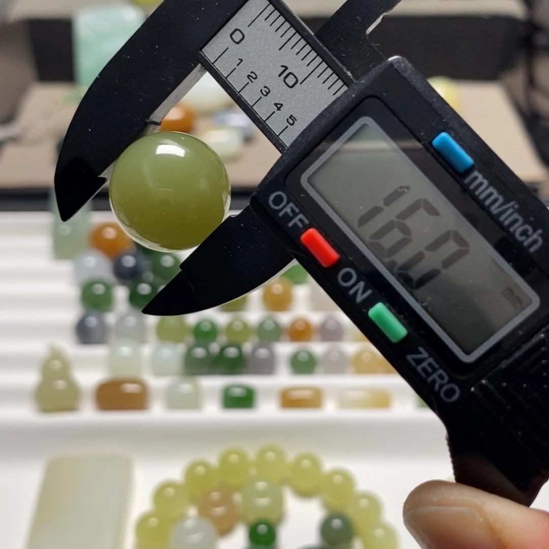 是***呀和田玉未镶嵌颈饰