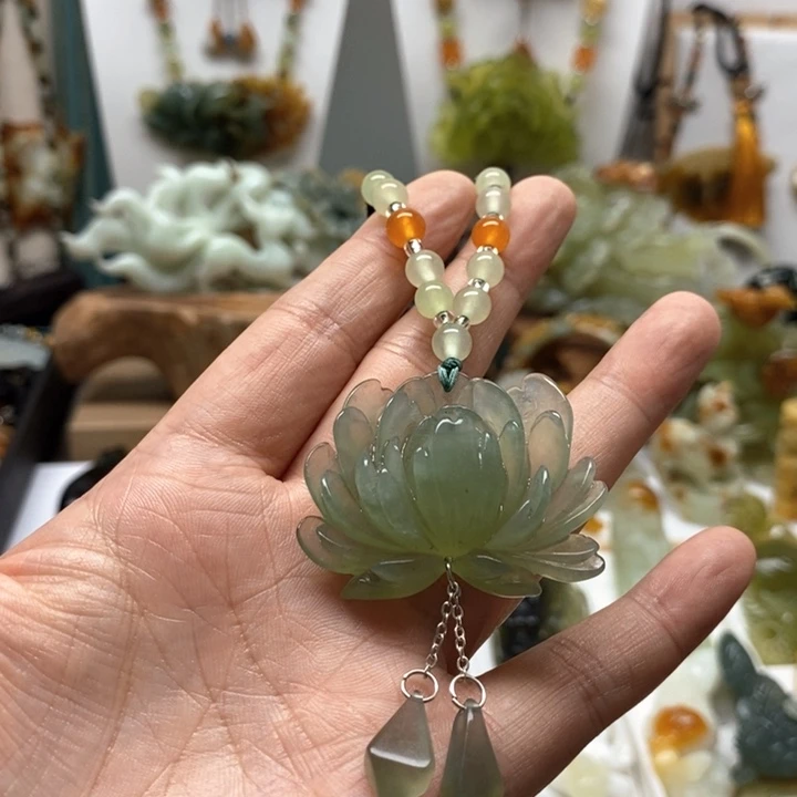 未镶嵌蛇纹石玉颈饰炸
