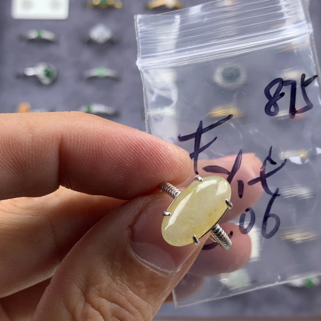 哈***哈翡翠未镶嵌戒指875