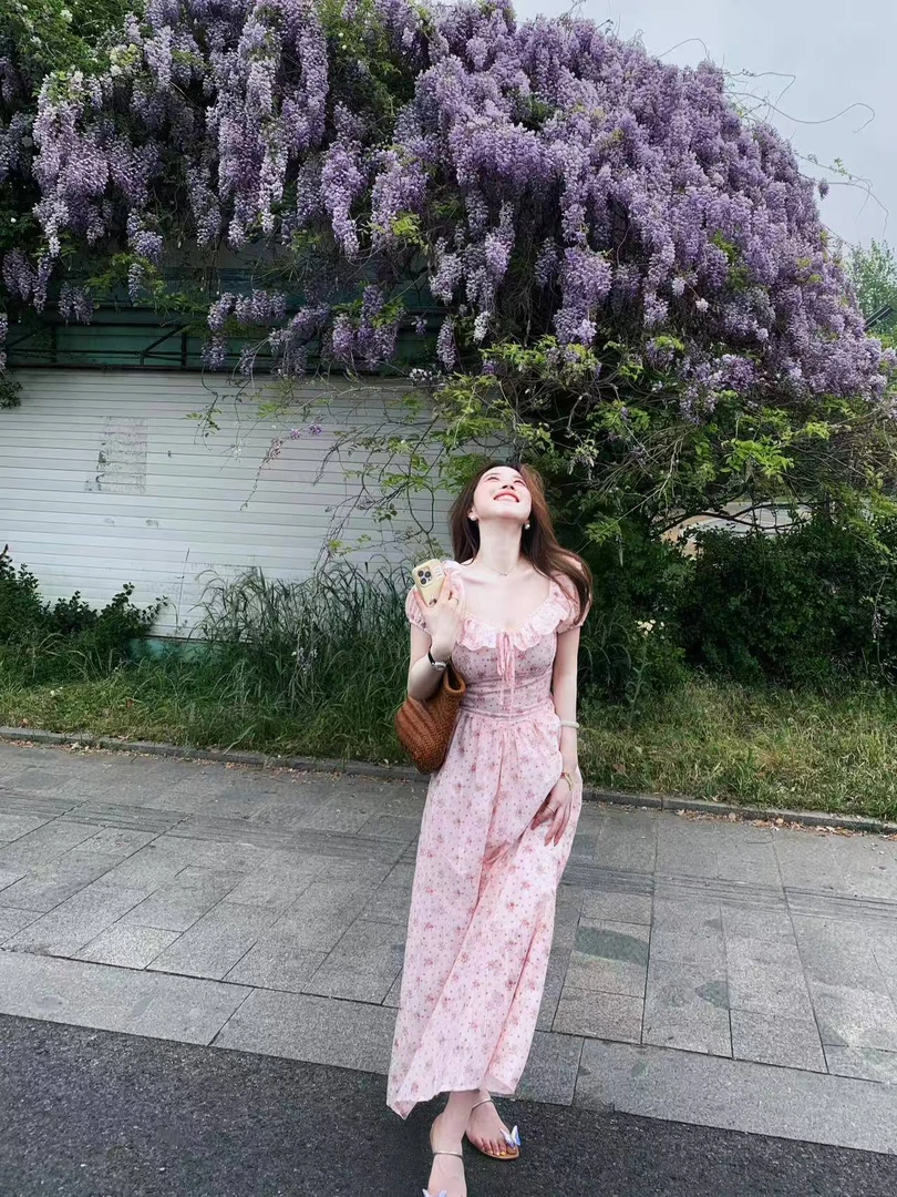 法式泡泡袖独特漂亮连衣裙女2025夏季新款a字碎花收腰气质长裙子