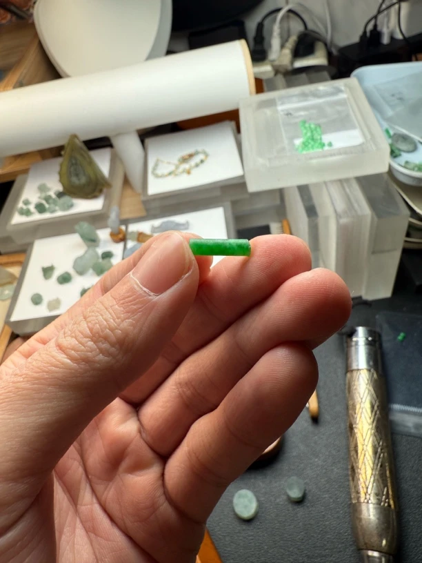 翡翠小绿圆柱一个