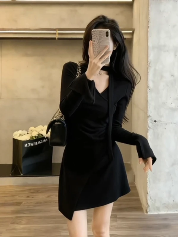 2025秋冬新款法式褶皱收腰显瘦A字裙小众不规则交叉V领长袖连衣裙