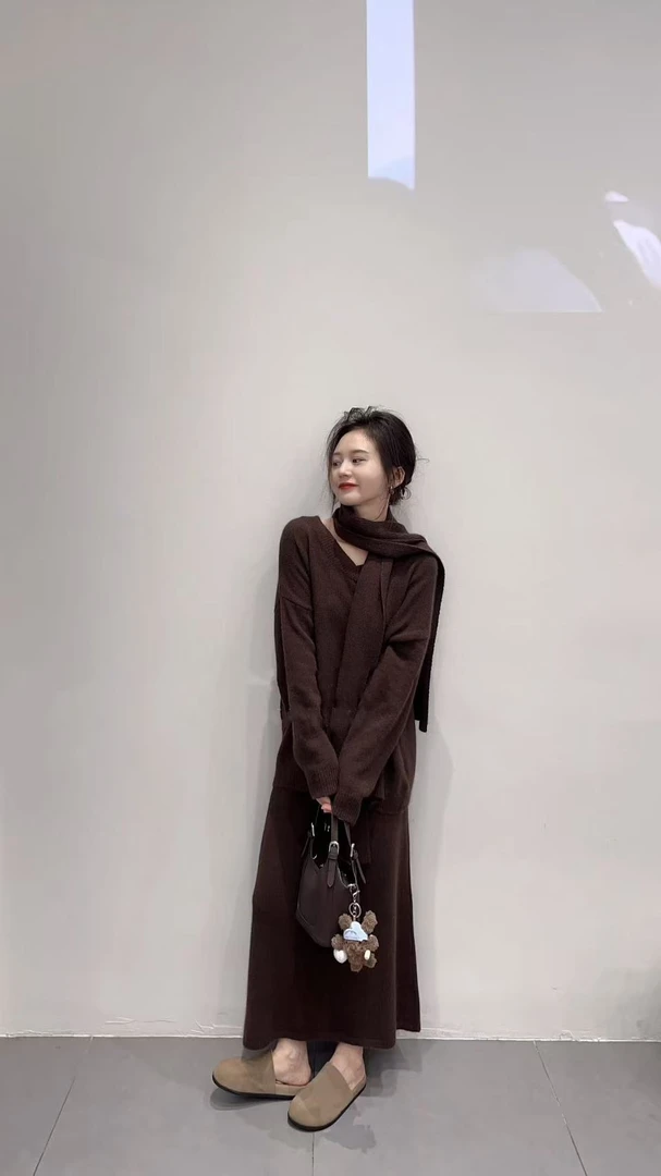 2025秋冬新款韩系针织套装裙女时尚洋气毛衣围巾半身裙三件套装