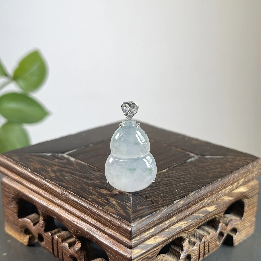 JGB07-236 天然翡翠缅甸A货 18K含钻镶嵌葫芦