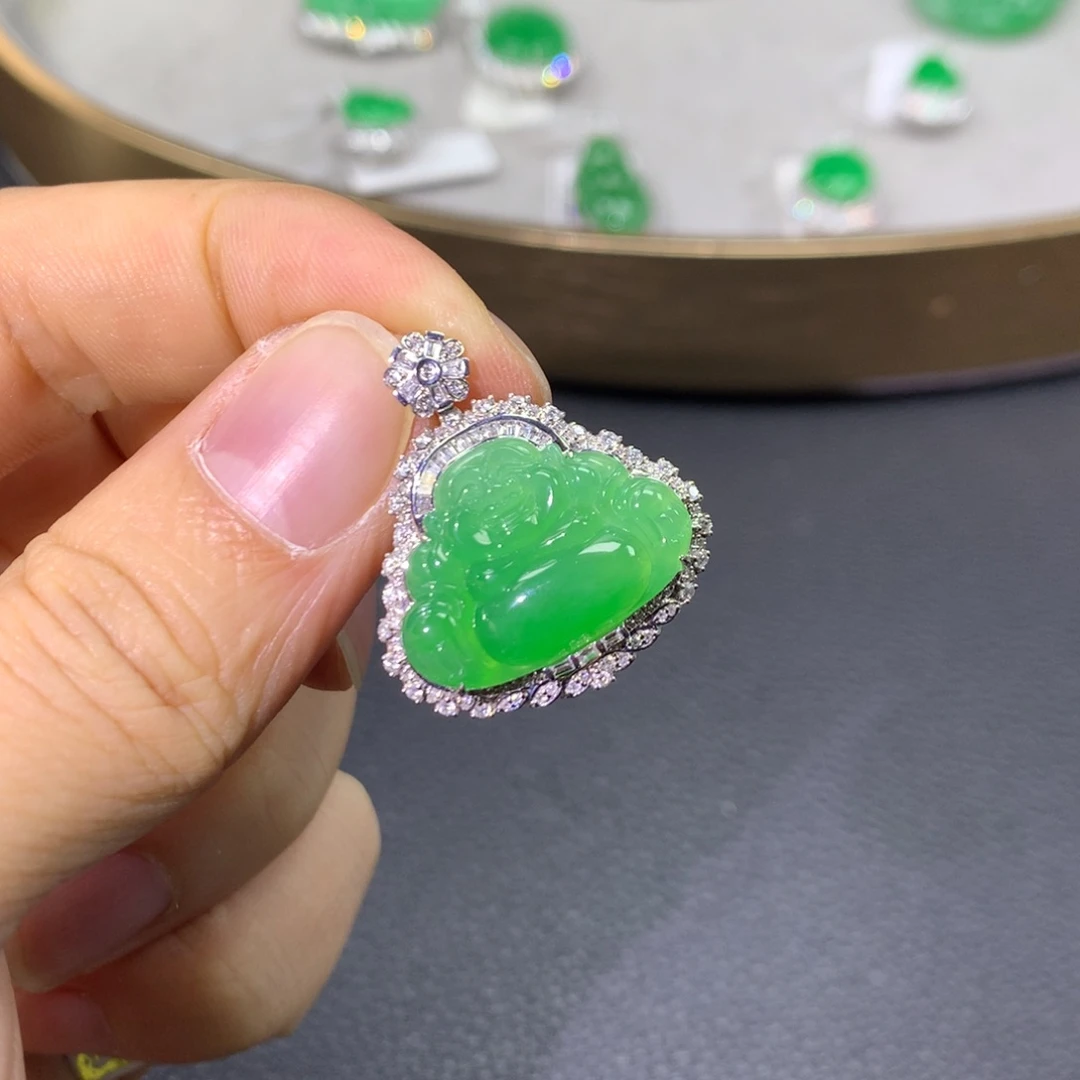 翡翠颈饰18K金镶嵌翡翠