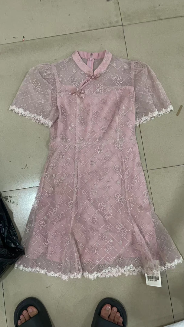 亿蒽 粉色刺绣钩花蕾丝长裙 202572412A