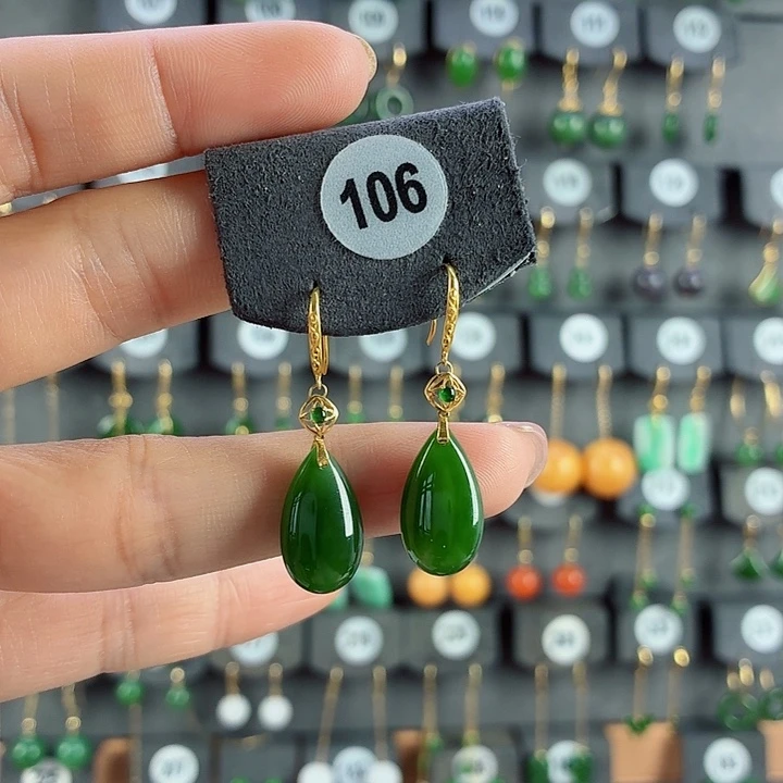 和田玉18K金镶嵌耳饰