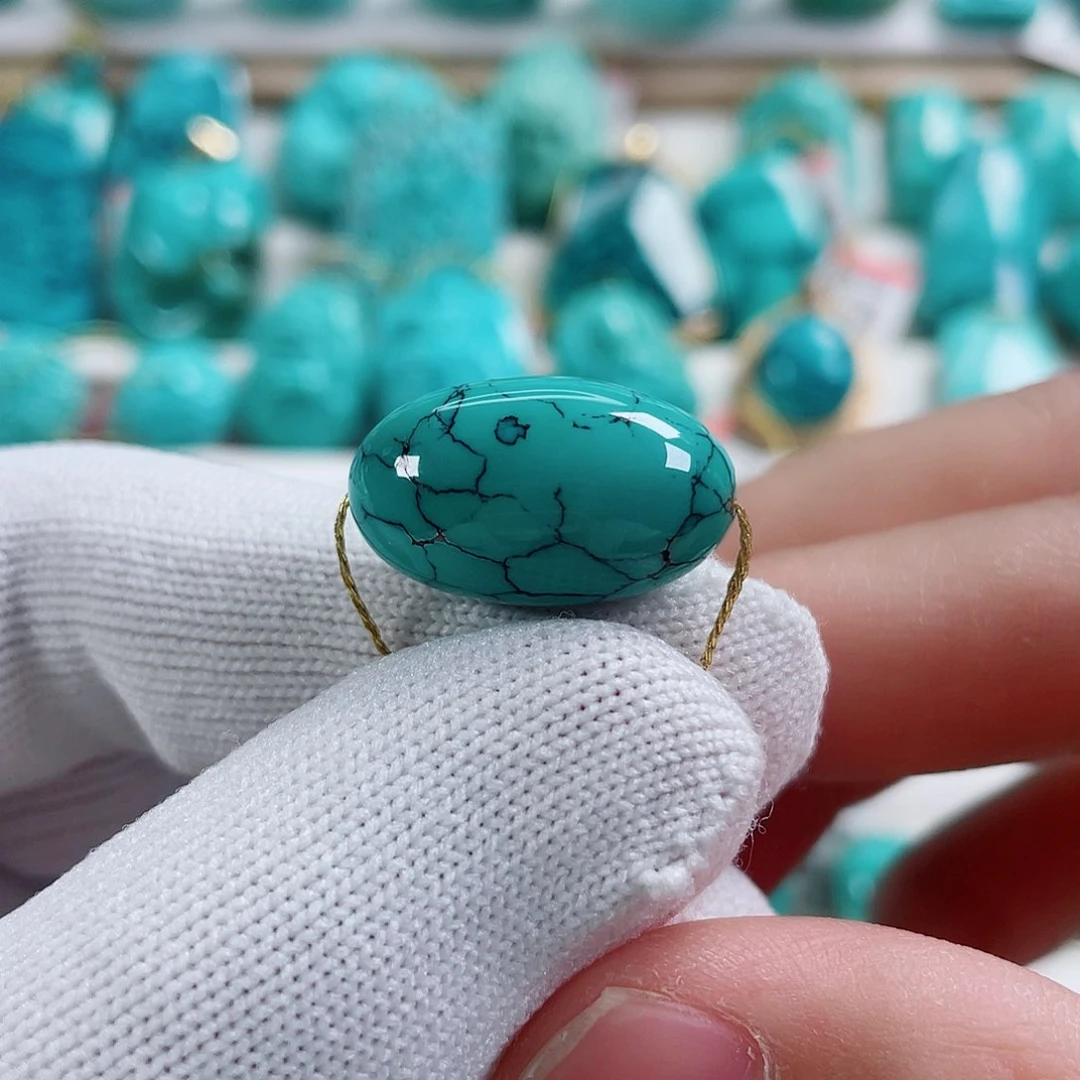 绿松石未镶嵌颈饰