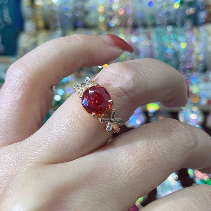 66锆石（处理）戒指