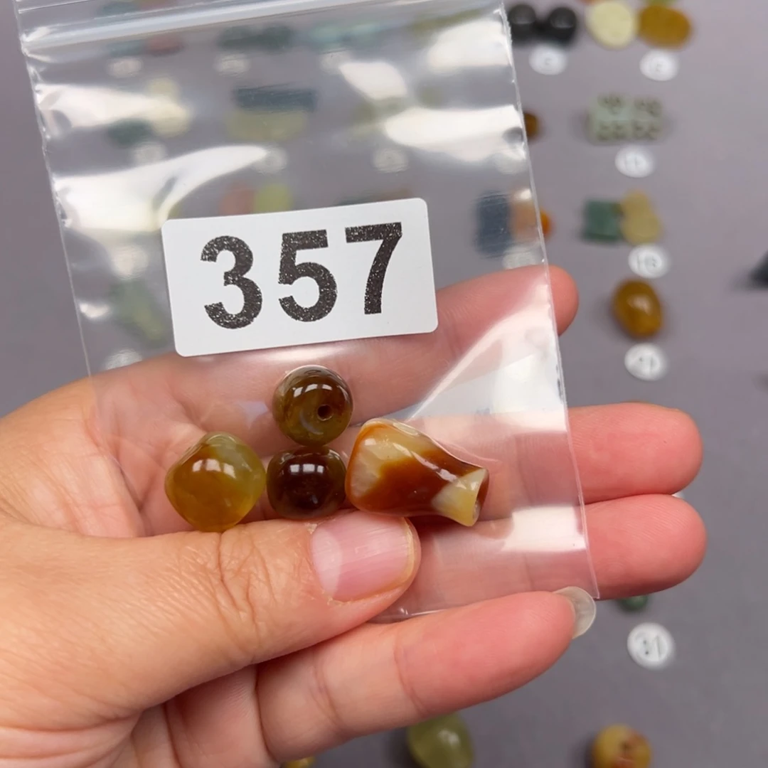 未镶嵌蛇纹石玉颈饰六**顺