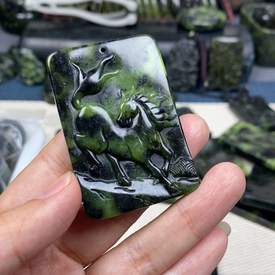 z***y蛇纹石玉未镶嵌颈饰