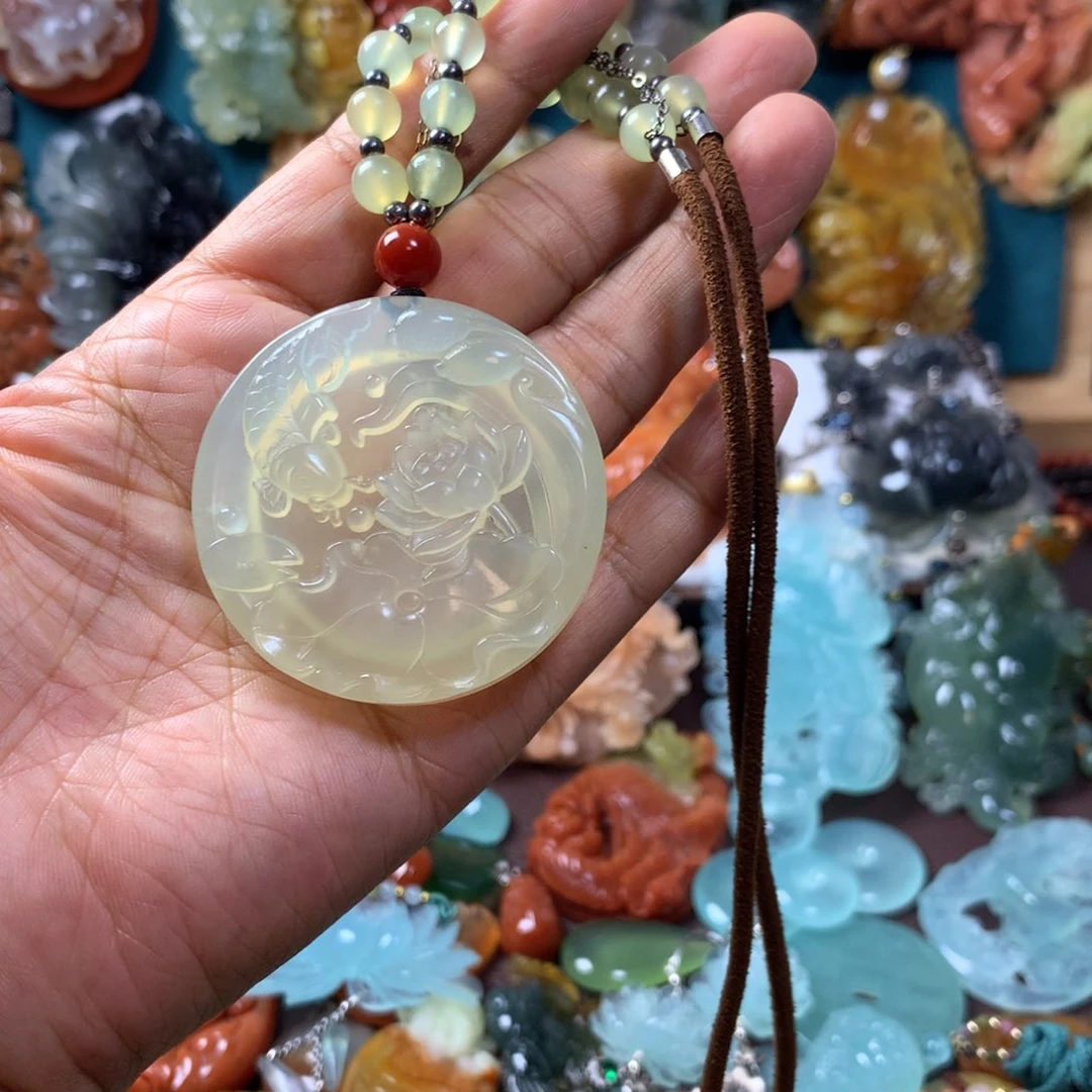 蛇纹石玉未镶嵌挂坠