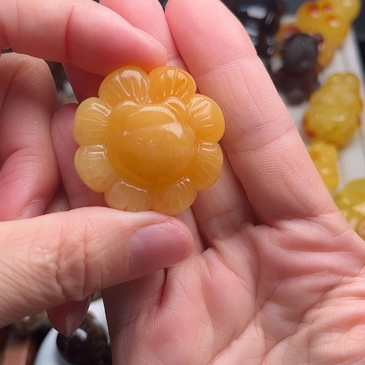 琥珀颈饰未镶嵌太阳花熊12.3克微瑕特价