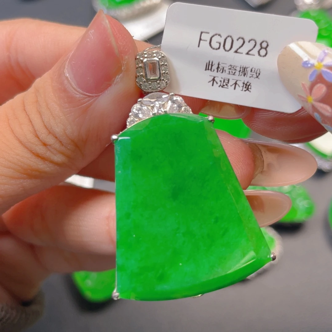 【闪购商品】颈饰银S925镶嵌翡翠翡翠