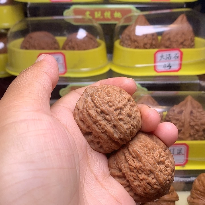 把件文玩核桃绣球
