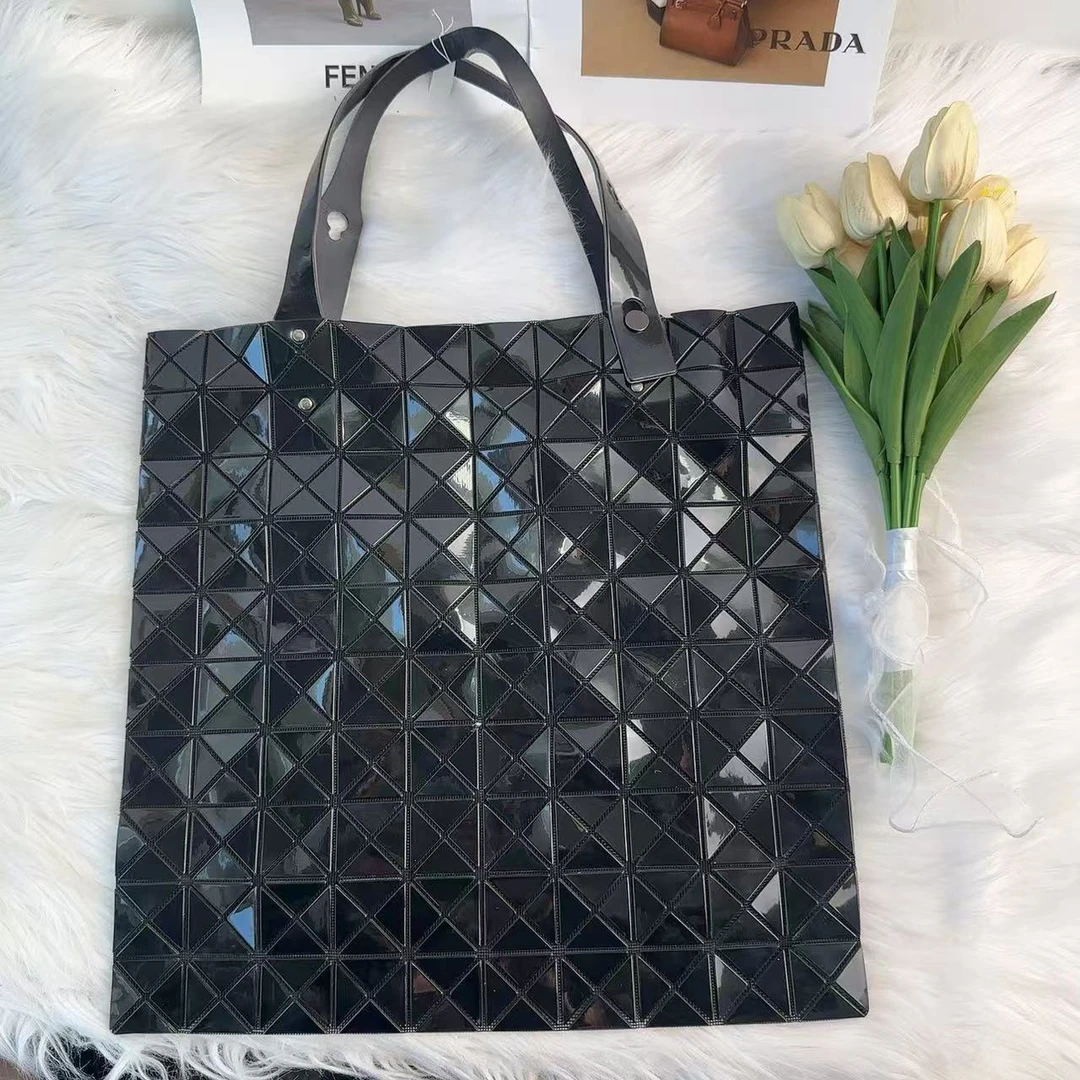 95新 Issey Miyake/三宅一生 三宅一生 黑色十格单肩包