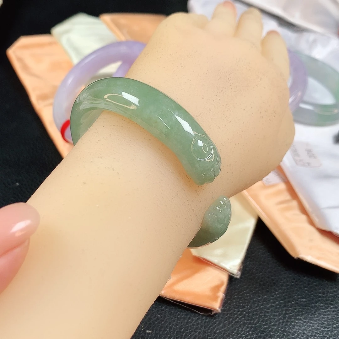 翡翠手镯未镶嵌88xcccvb
