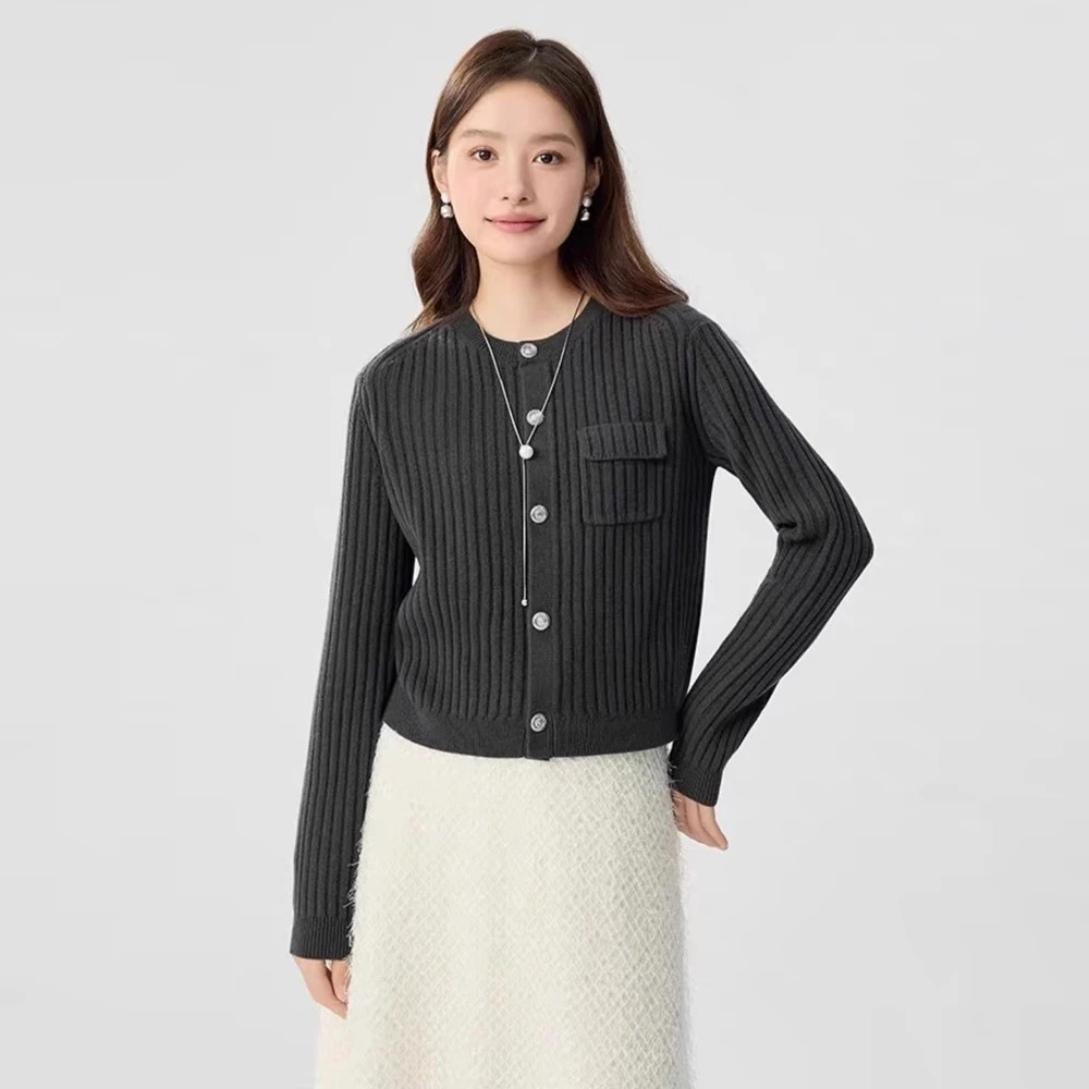 【商场同款】2025春季新款圆领黑色坑条纽扣毛短款针织开衫A401265