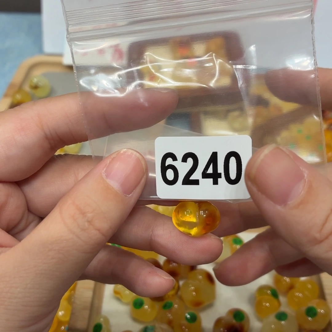 琥珀未镶嵌珠宝奇石