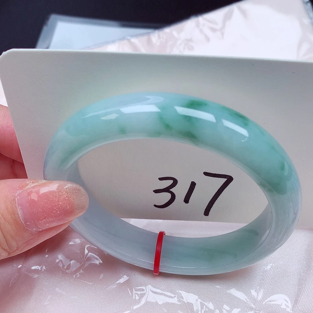 翡翠手镯未镶嵌翡翠