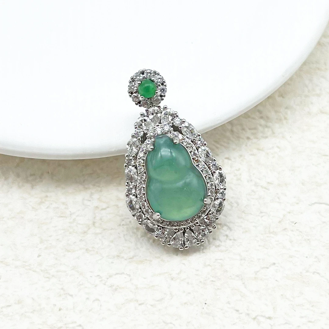 天然翡翠葫芦时尚轻奢镶嵌款吊坠（尺寸14×9×11mm）～ARF1017