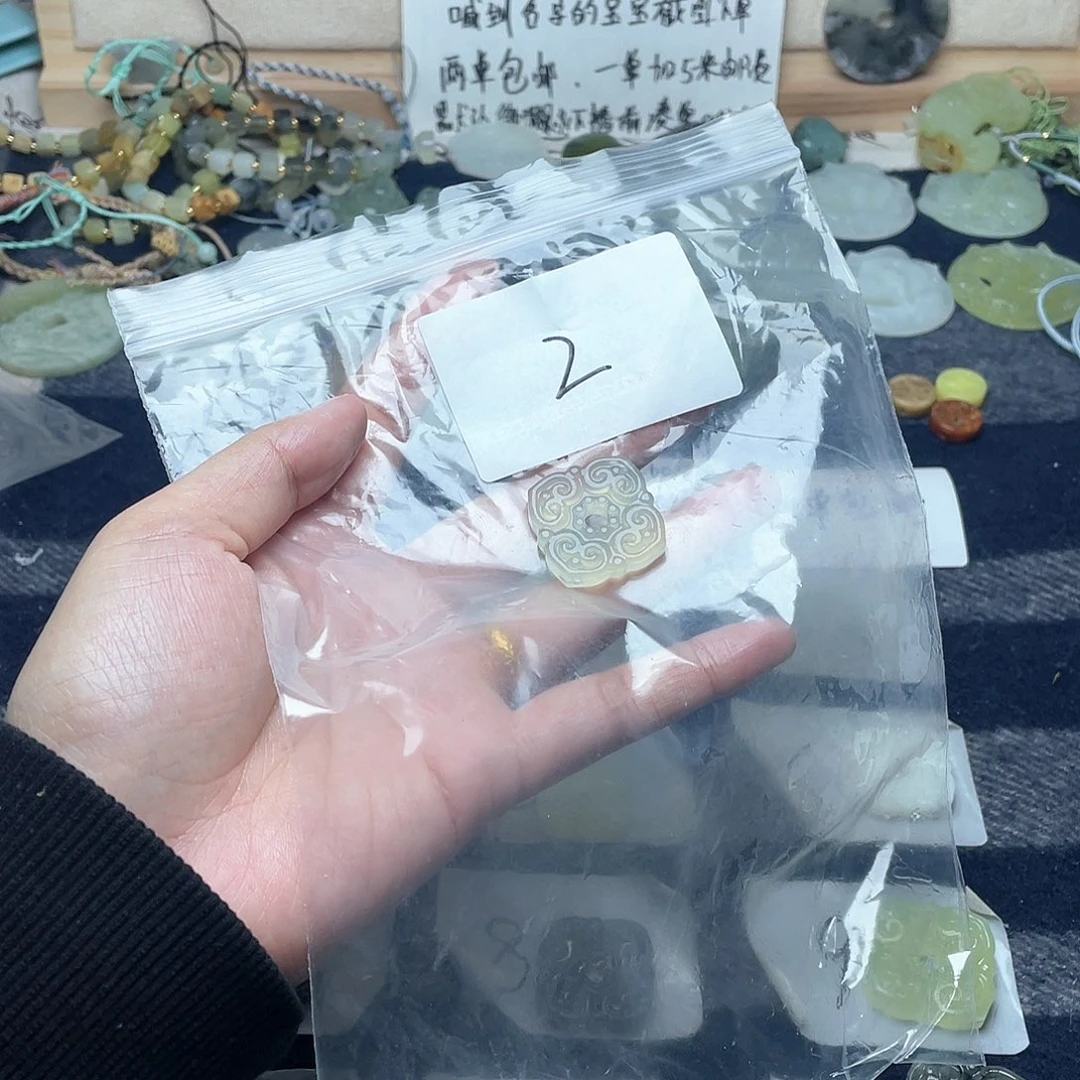 蛇纹石玉颈饰未镶嵌雏****版