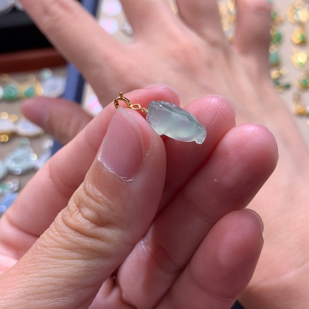 翡翠18K金镶嵌颈饰翡翠