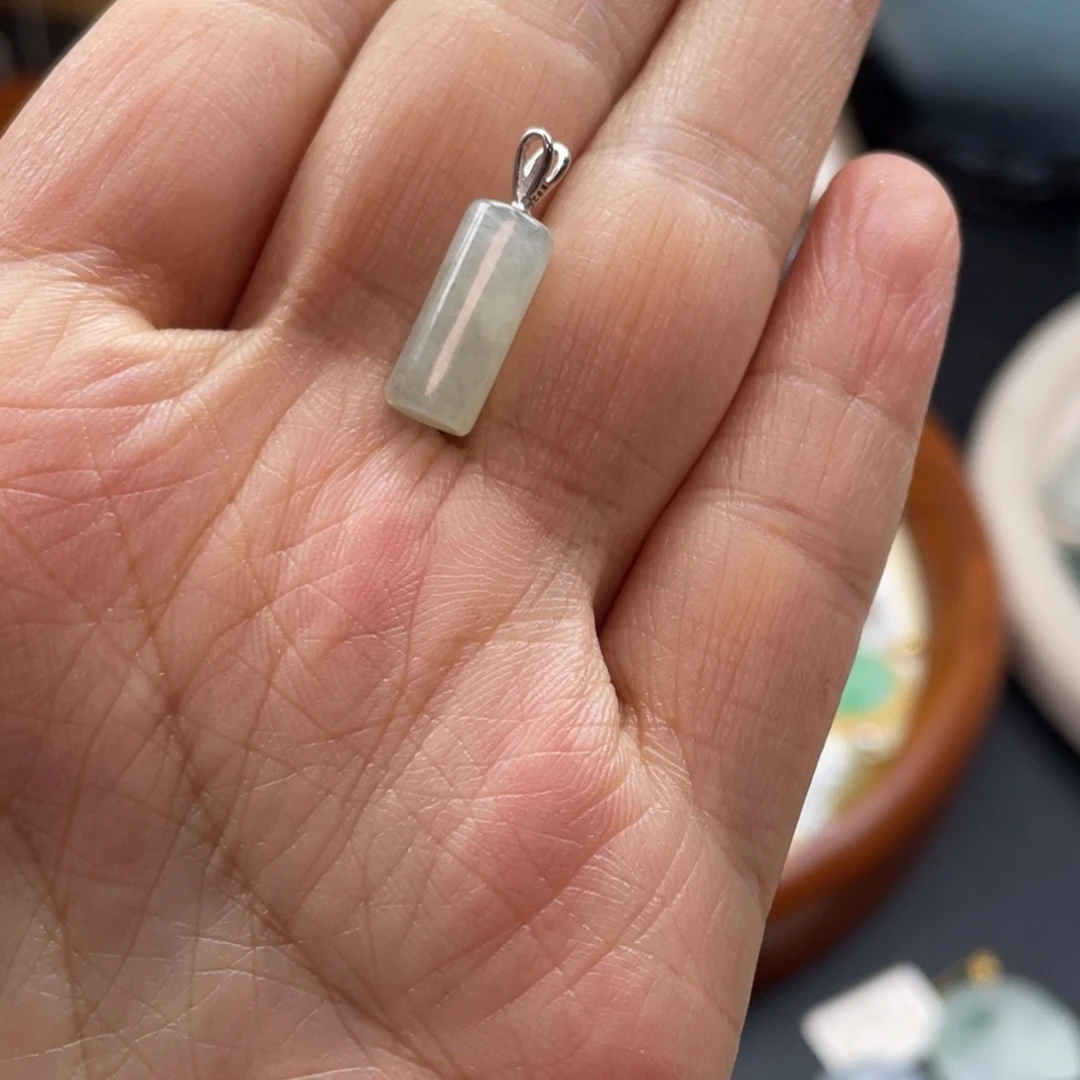 翡翠未镶嵌颈饰11