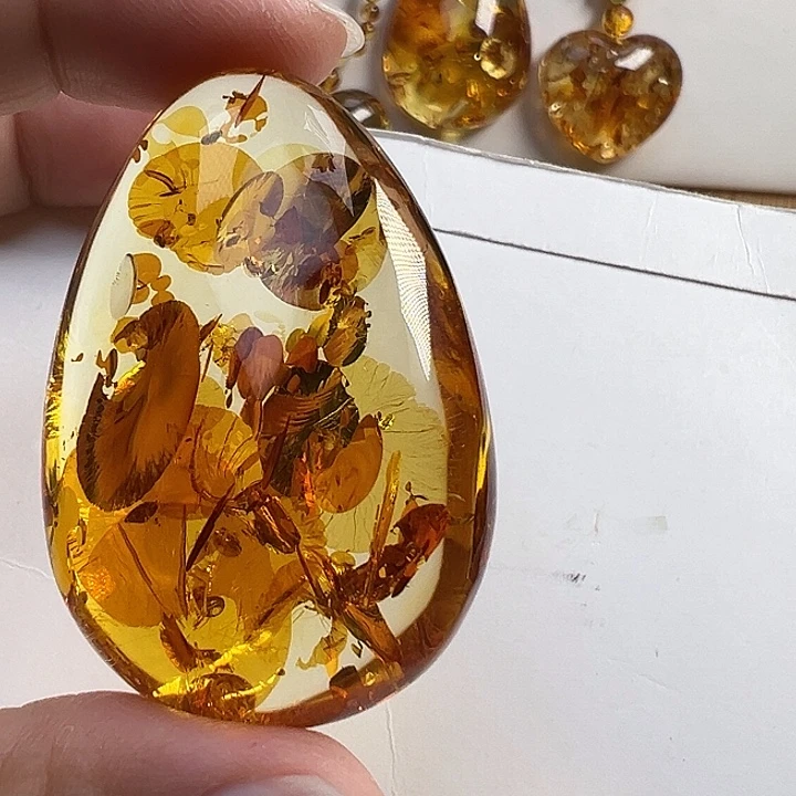 琥珀（花珀）未镶嵌颈饰