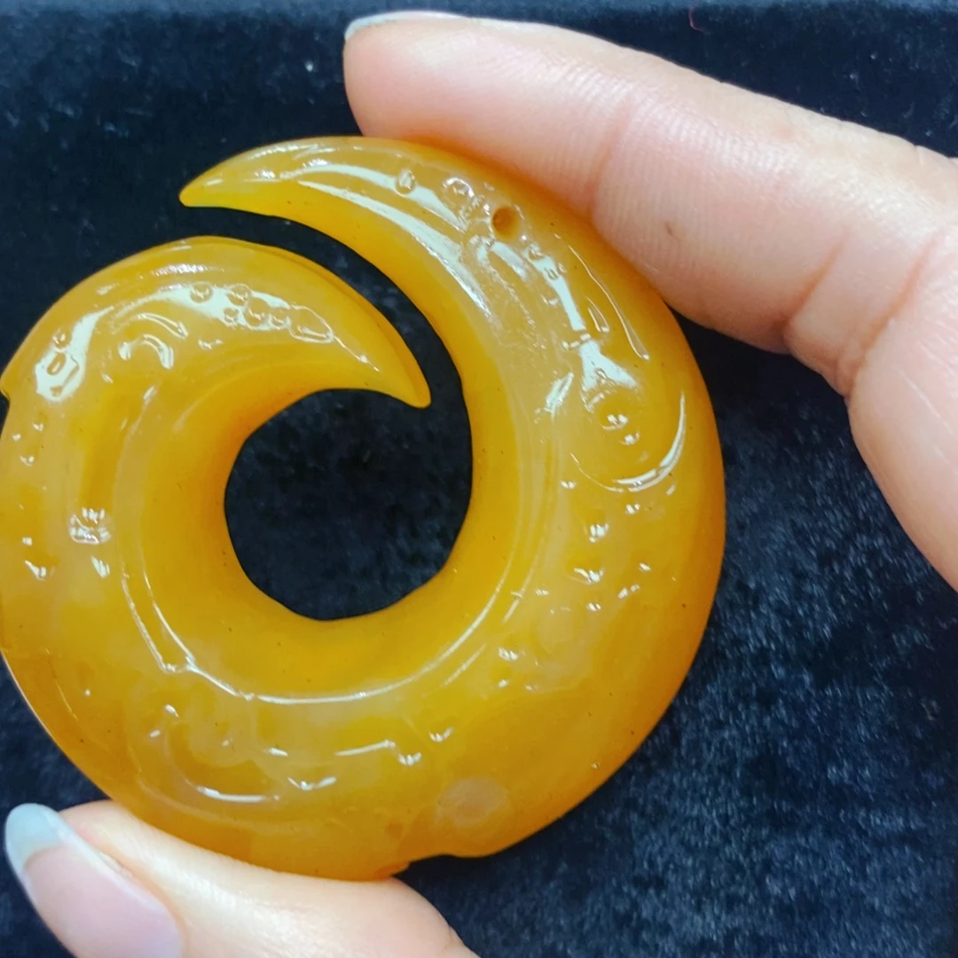 未镶嵌石英质玉（黄龙玉）颈饰