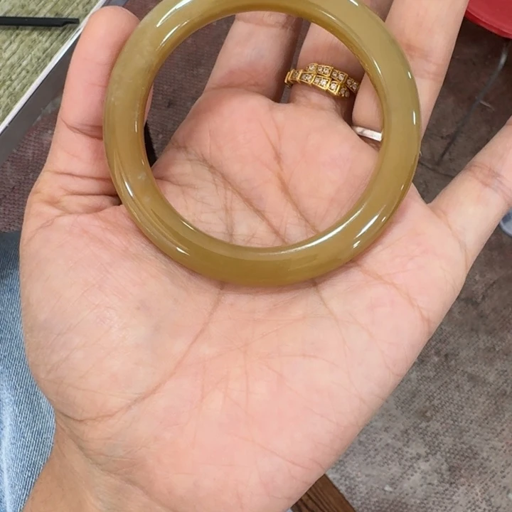 和田玉（糖玉）未镶嵌手镯