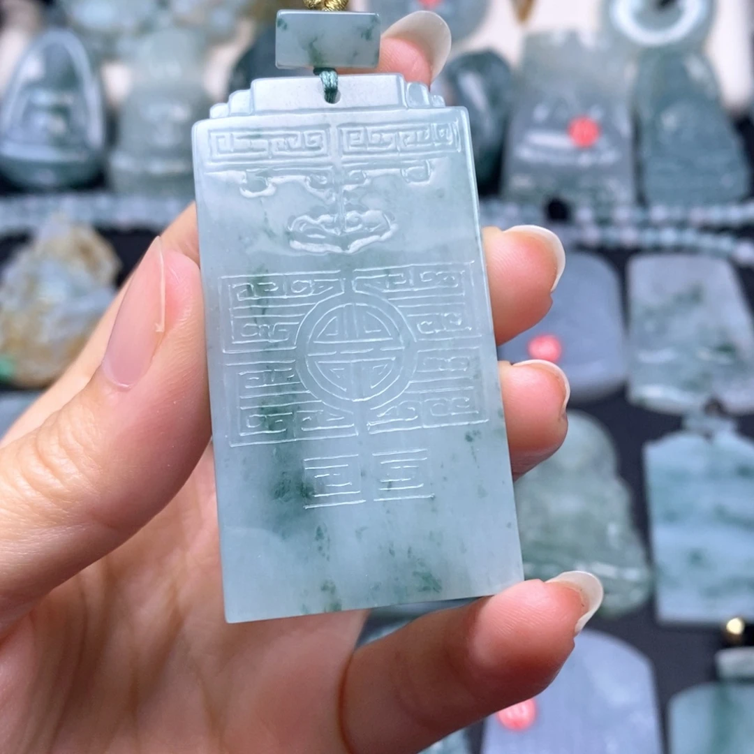 翡翠未镶嵌颈饰无事牌