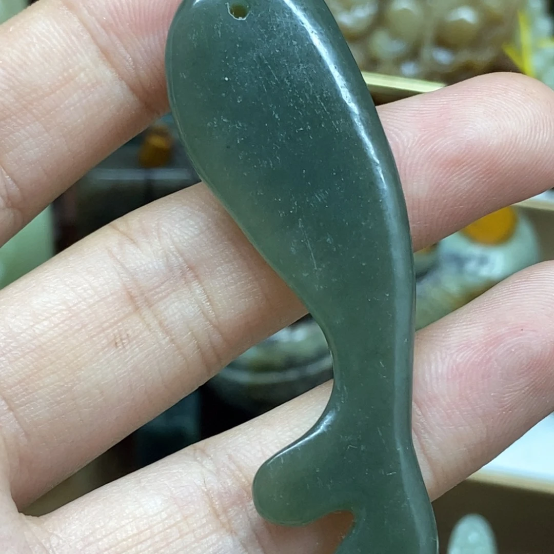 未镶嵌岫岩老玉（透闪石质玉）把件