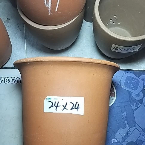 红泥特大金钟一个