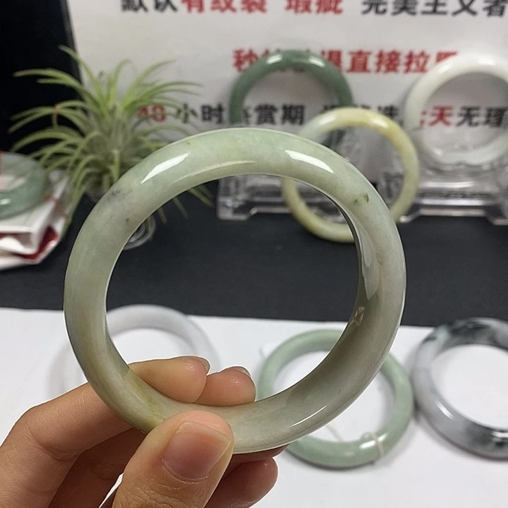 未镶嵌手镯翡翠39号。 55.9圈