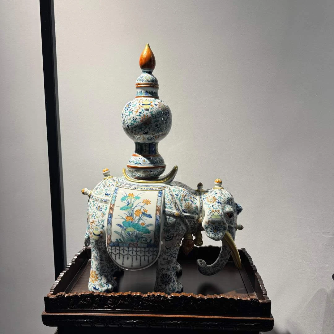 【小乔赏瓷】涂杏花斗彩九太平有象左右一对