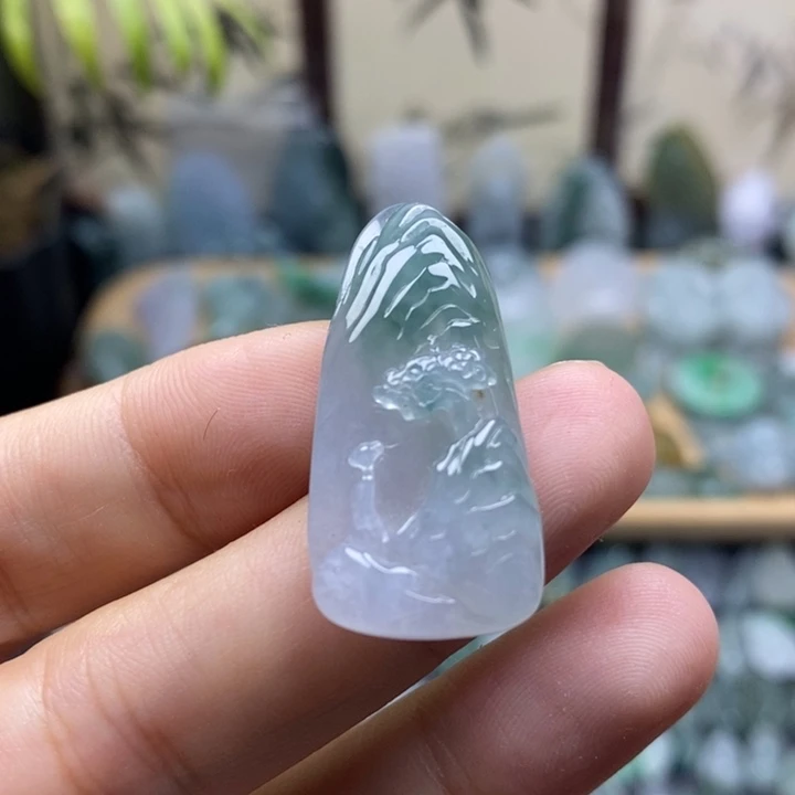 翡翠未镶嵌颈饰山水