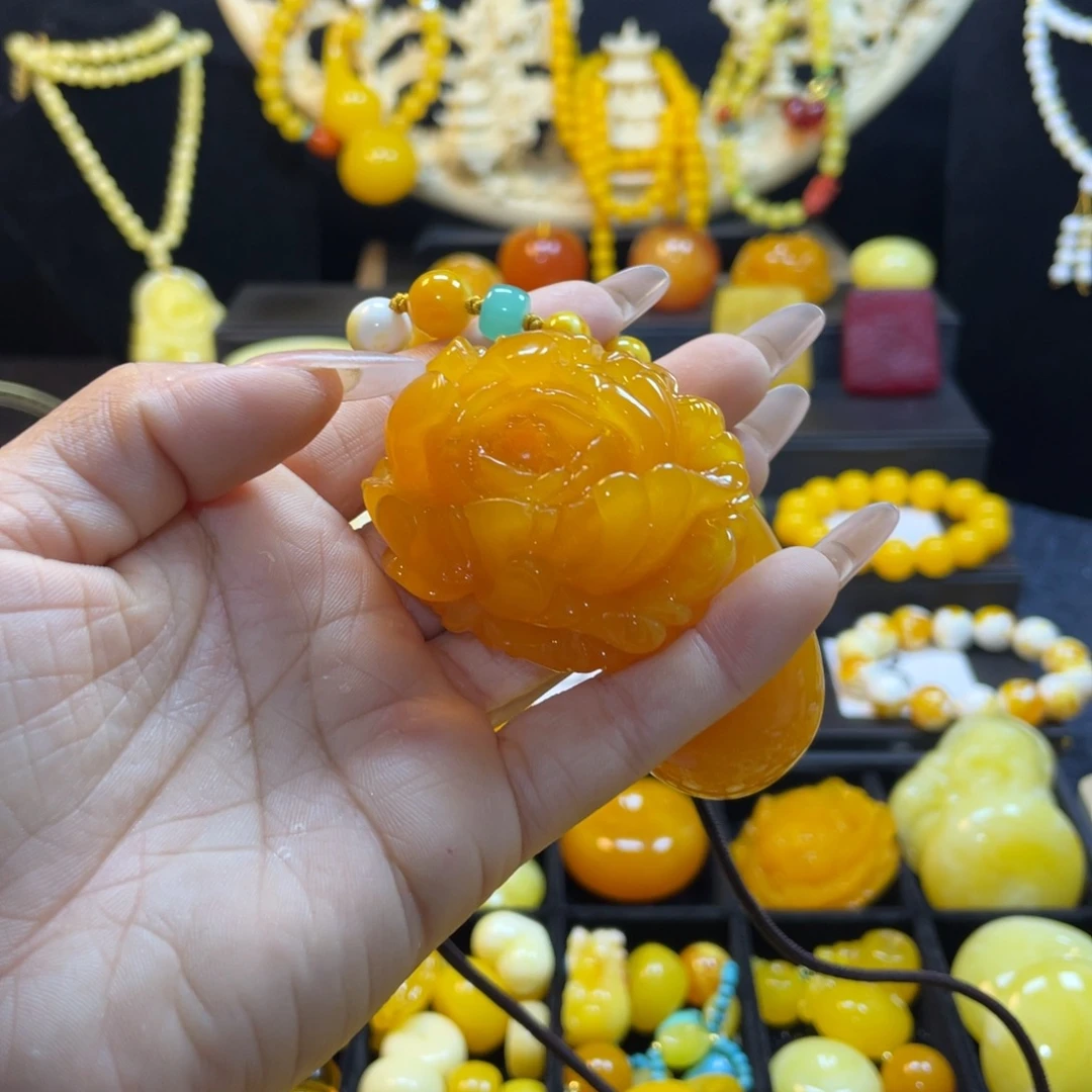 阿***搭鸡油黄款牡丹一枚小号