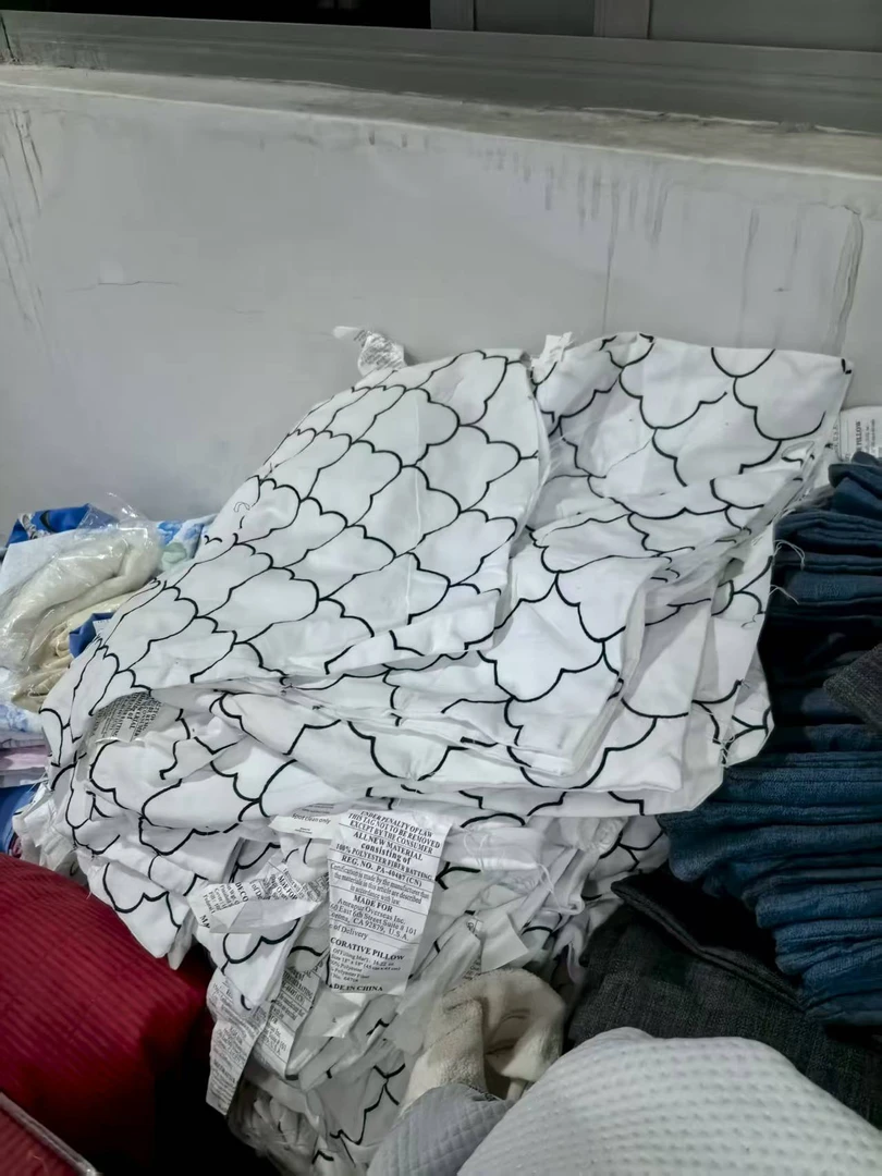 《厚广家》3楼45×45白色黑花纹化纤无拉链枕芯套 发20个 微瑕疵