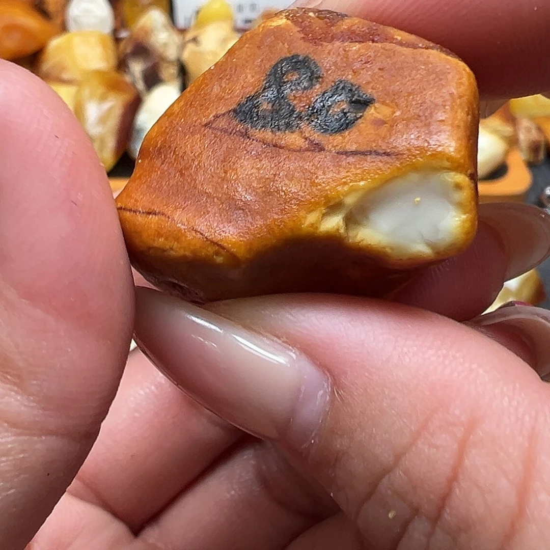 定制琥珀未镶嵌蜜蜡