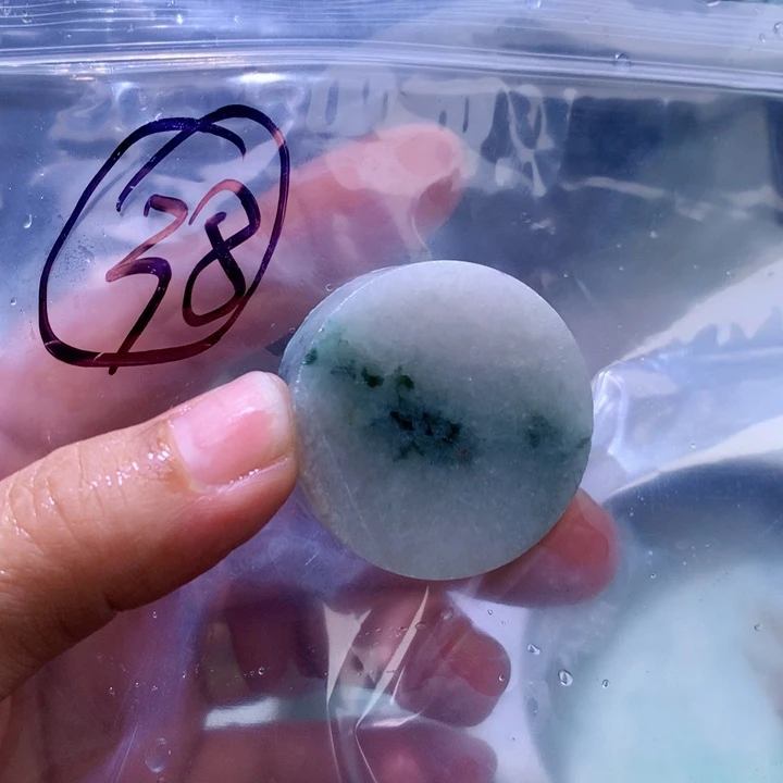 翡翠未镶嵌颈饰缅甸天然翡翠片料吊坠牌子