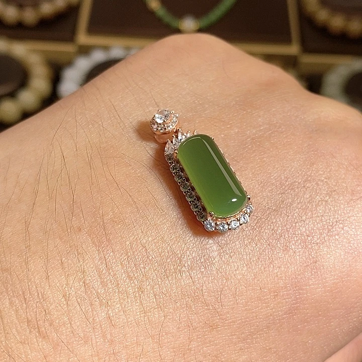 【闪购商品】吊坠(不含链)银S925镶嵌和田玉（碧玉）