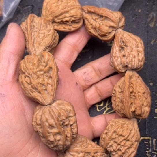 把件文玩核桃红狮子