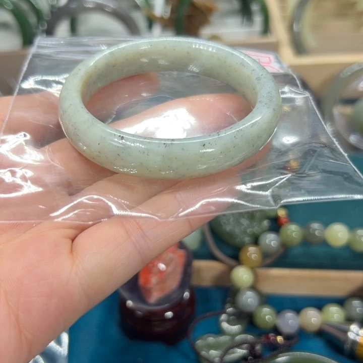 和田玉手镯未镶嵌53.1圈围10519