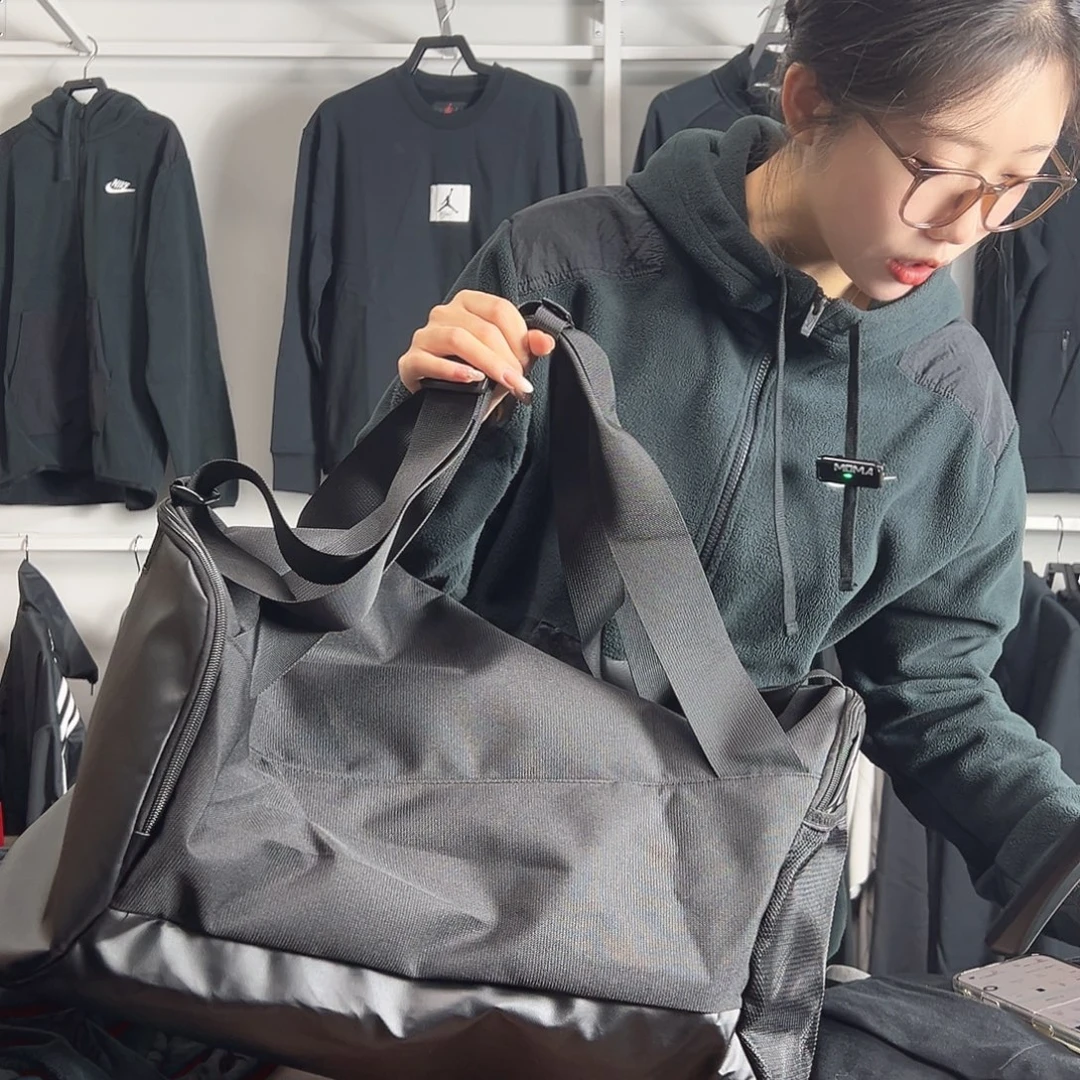 健身斜挎包黑色 不退换